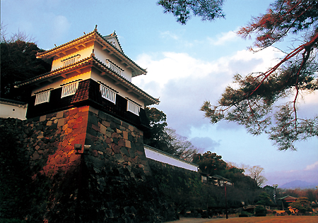 「玖島城の後ろ姿」 許為 (長崎県諫早市)