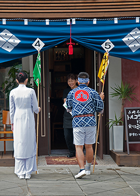 「祭りの日の光景」森本孝（長崎県長崎市）