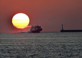 「帰港」　浦田 健市